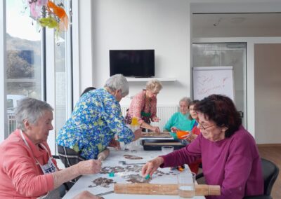Bergsee im Morgennebel, Spiegelung der Berge