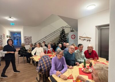 Bergsee bei Sonnenaufgang
